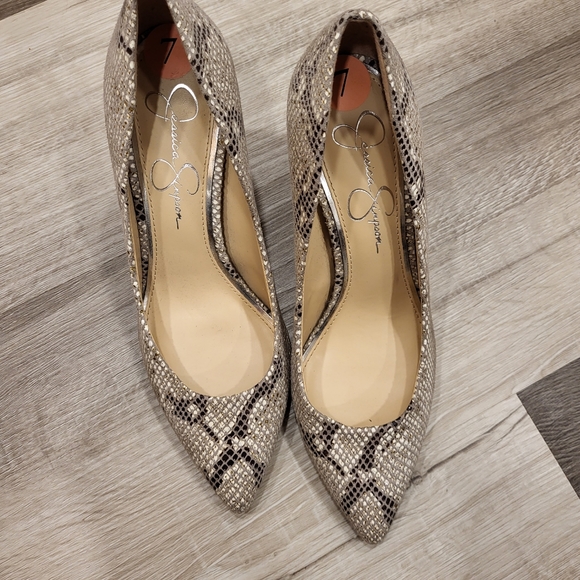 Jessica Simpson size 7 snake print pumps - Picture 3 of 7